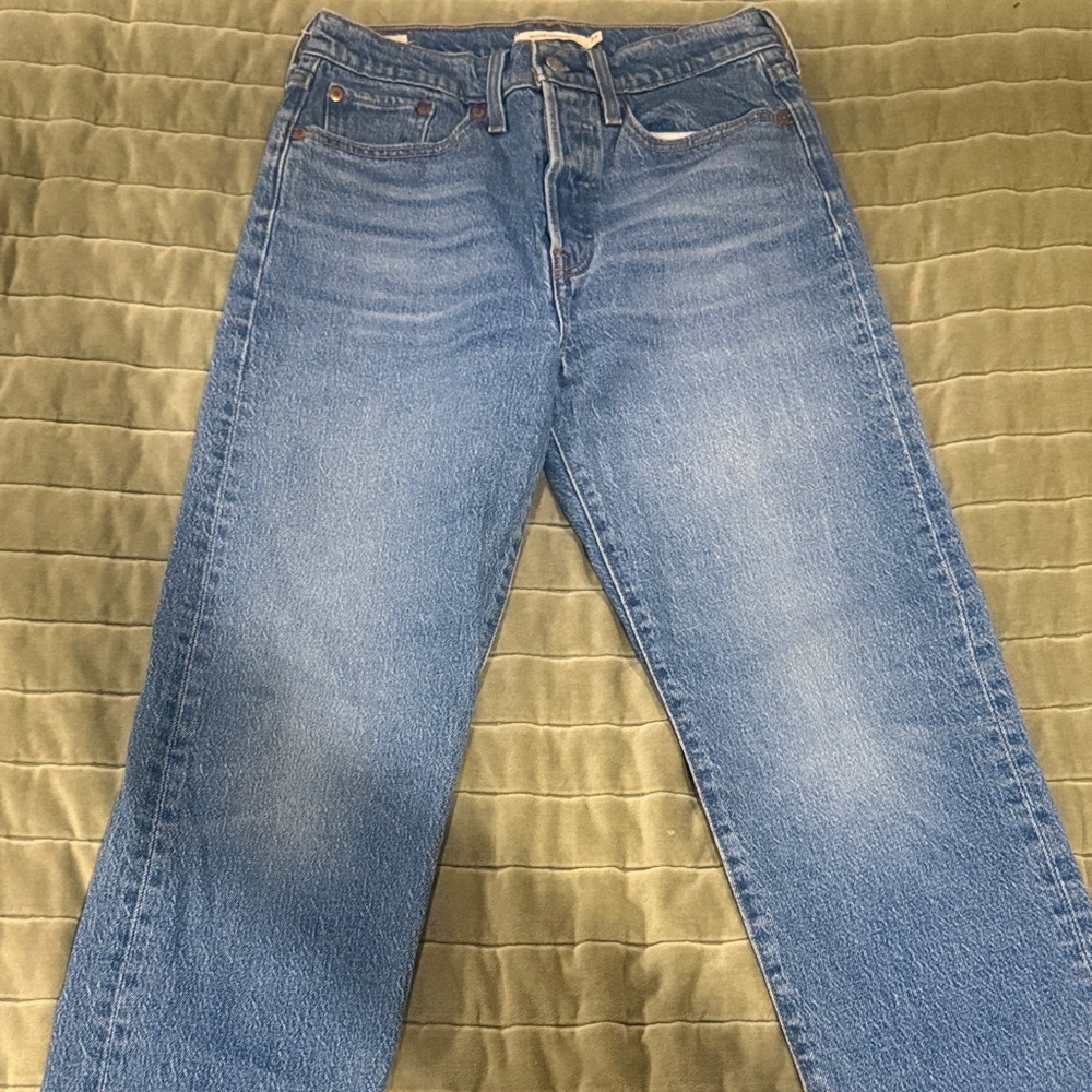 Levi's Women's Straight Jeans in Classic Blue
27X27